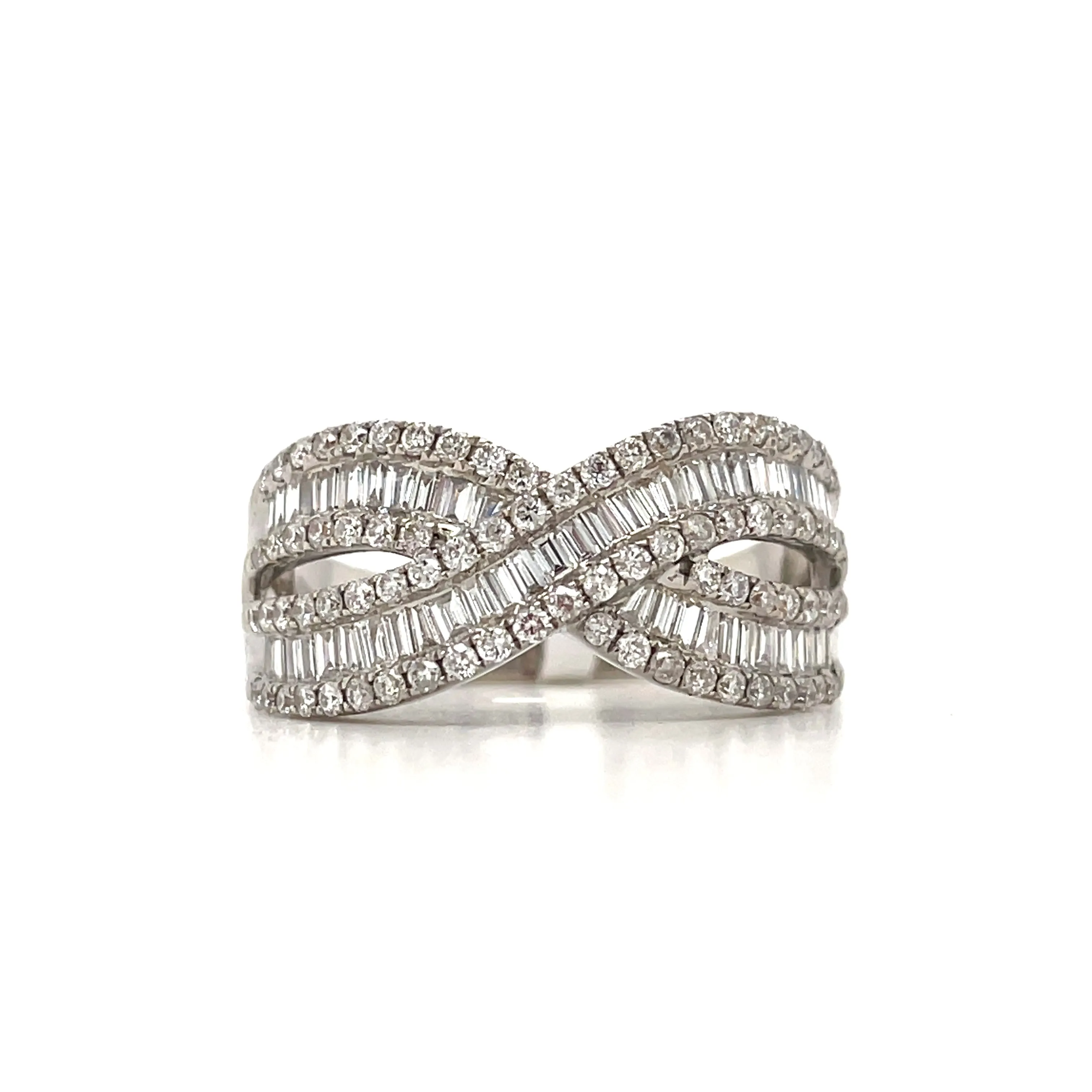 18KW Diamond Cross Over Fashion Ring w/ 0.98 ctw, Size 6.5