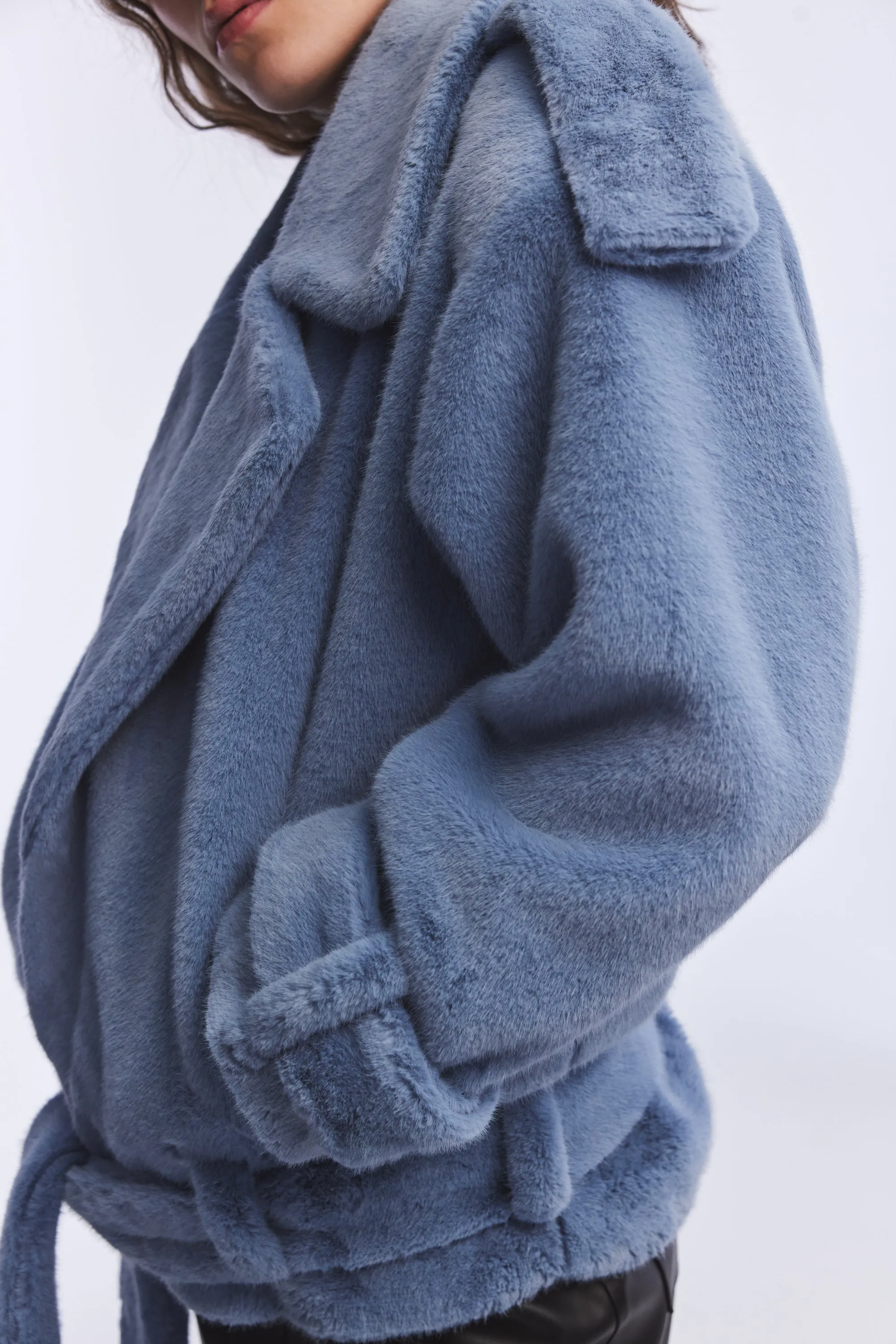 BABY BLUE FAUX FUR TIE DETAILED SHORT COAT