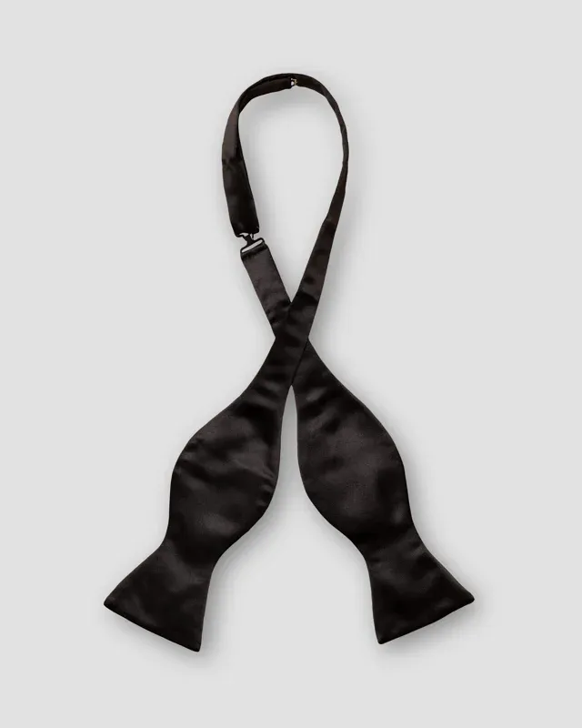 BLACK SILK BOW TIE