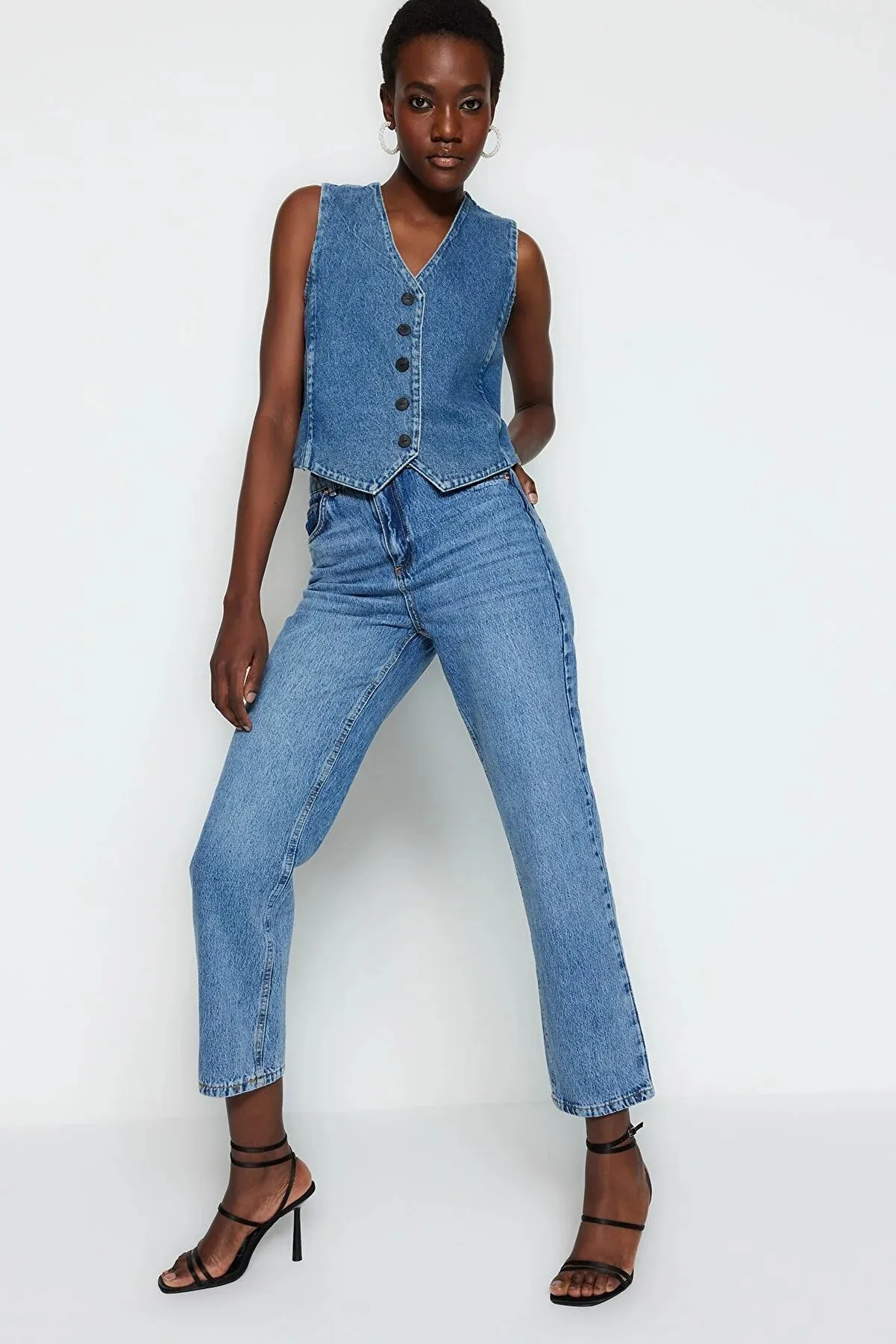 Blue high waist jeans