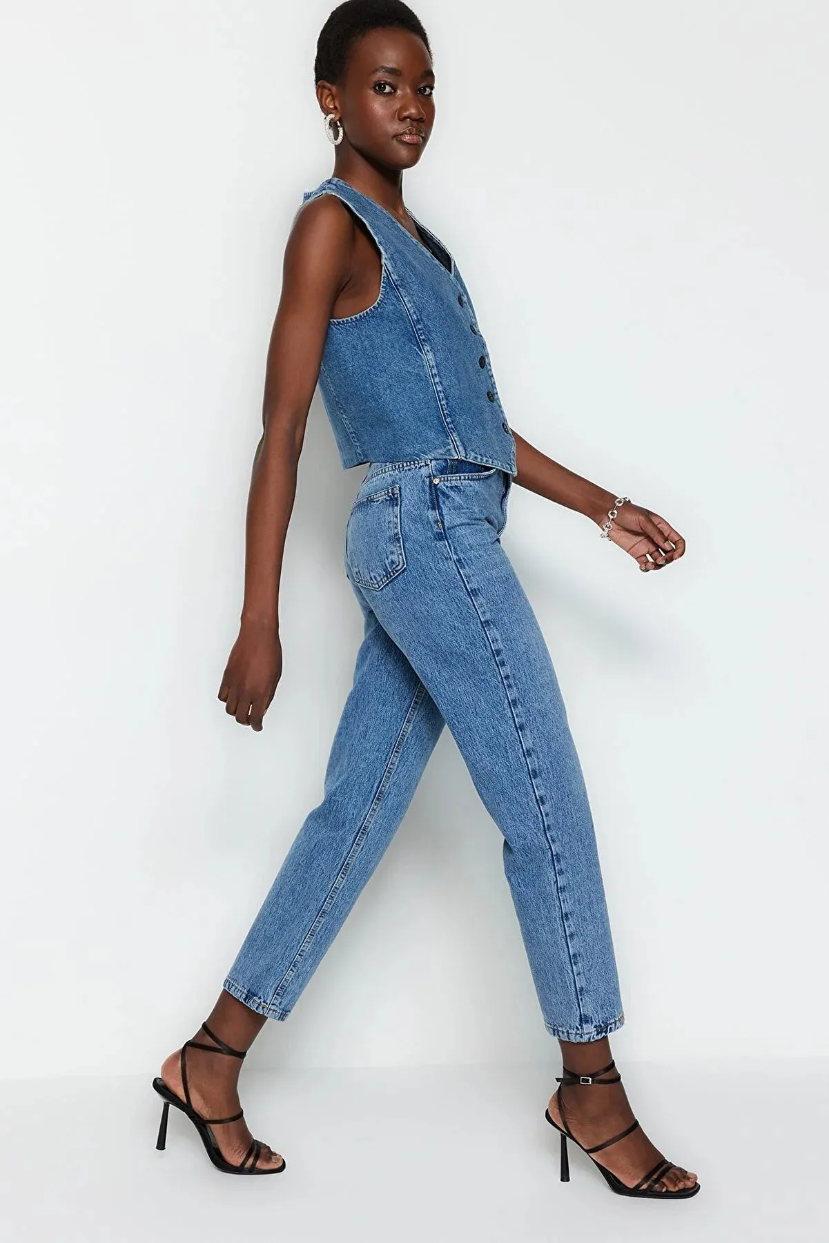 Blue high waist jeans
