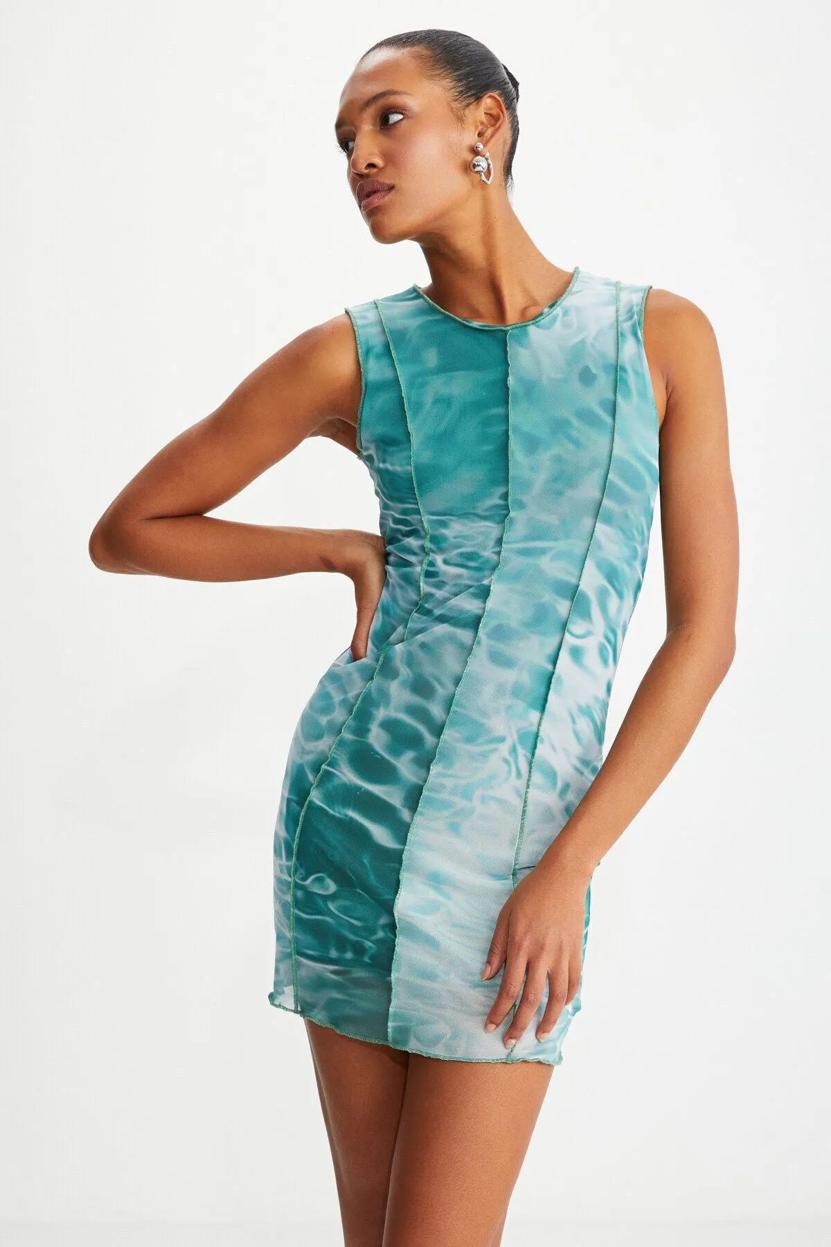 Bodycon green water patterned dress sitting on the islands with female tulle mesh fabric lining