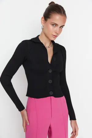 Buttoned knit cardigan