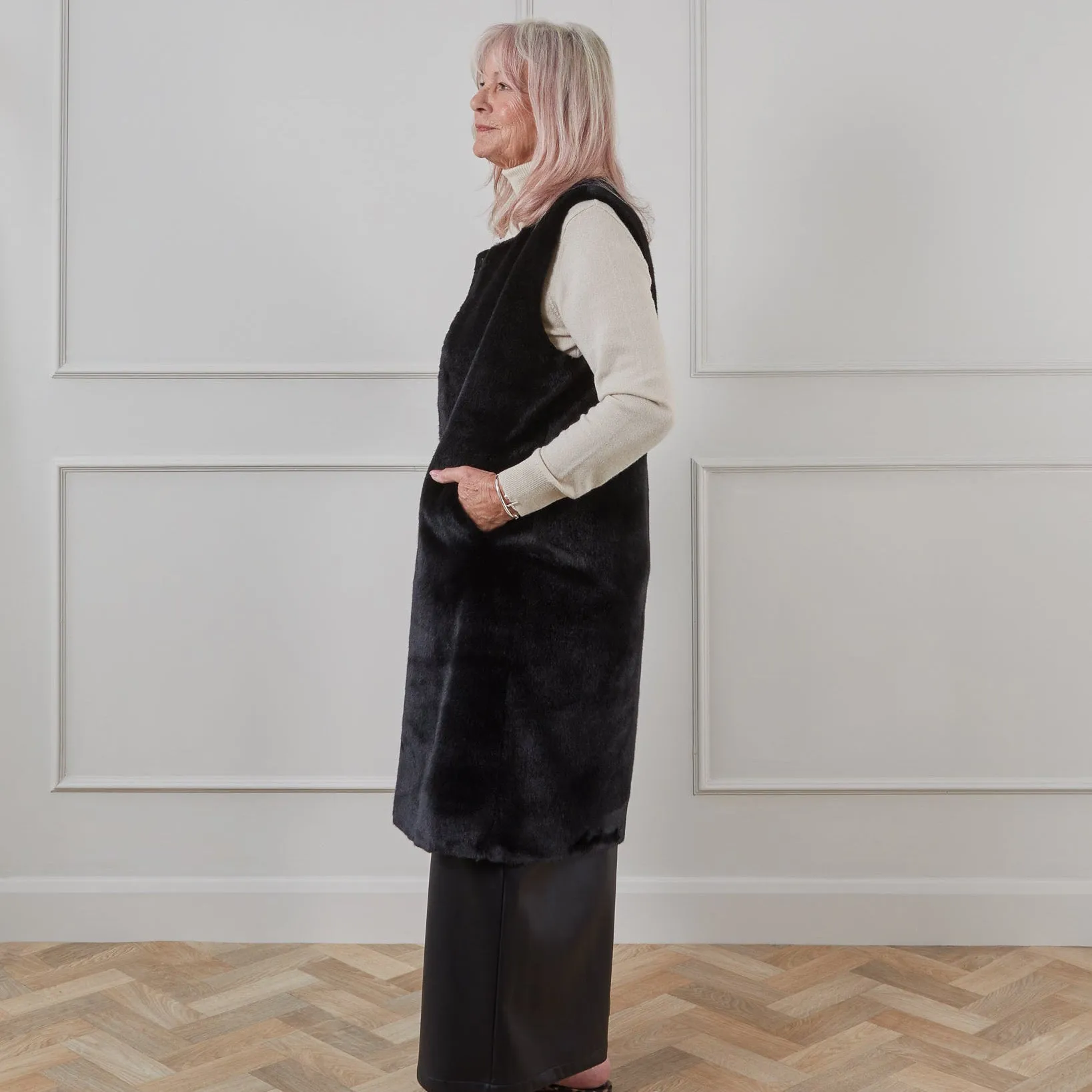 Chalk - Beth Gilet Black