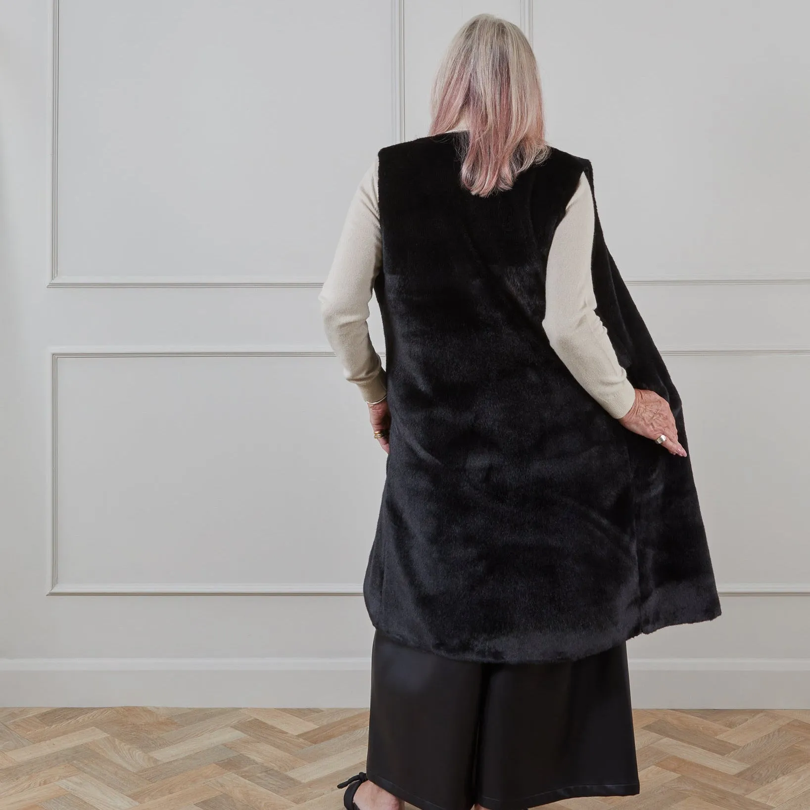 Chalk - Beth Gilet Black