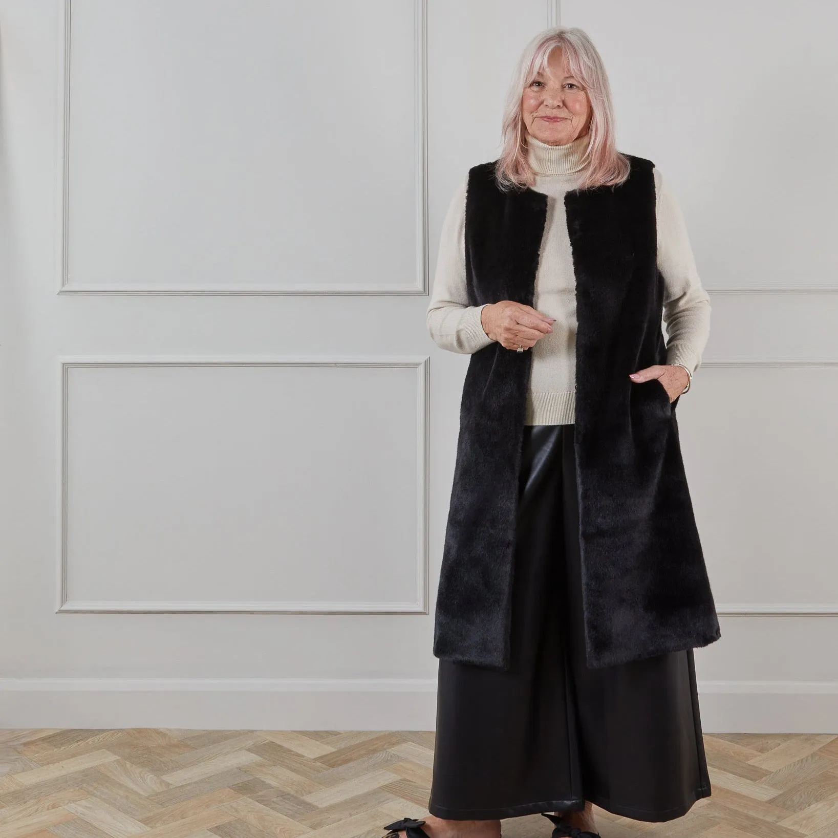 Chalk - Beth Gilet Black