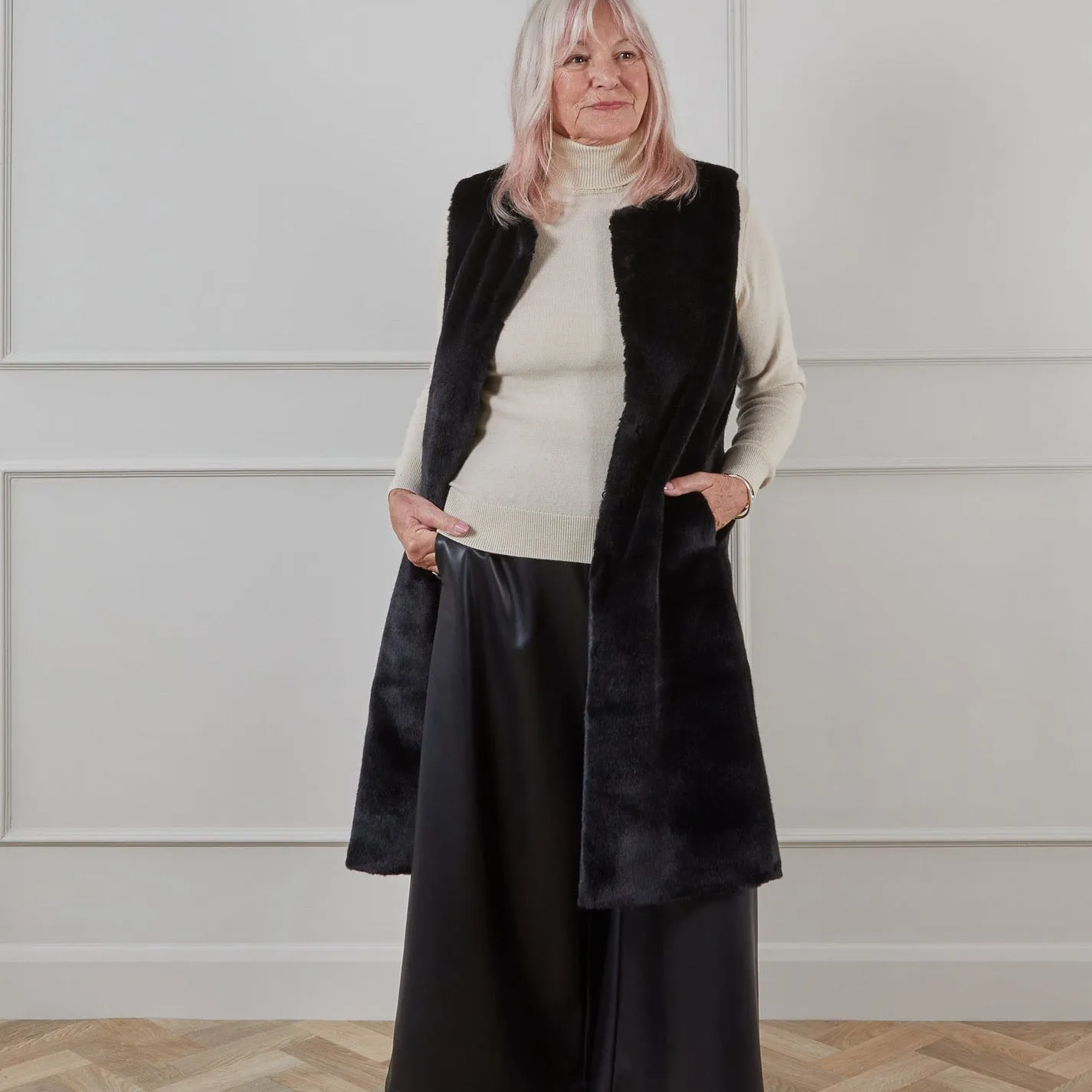 Chalk - Beth Gilet Black