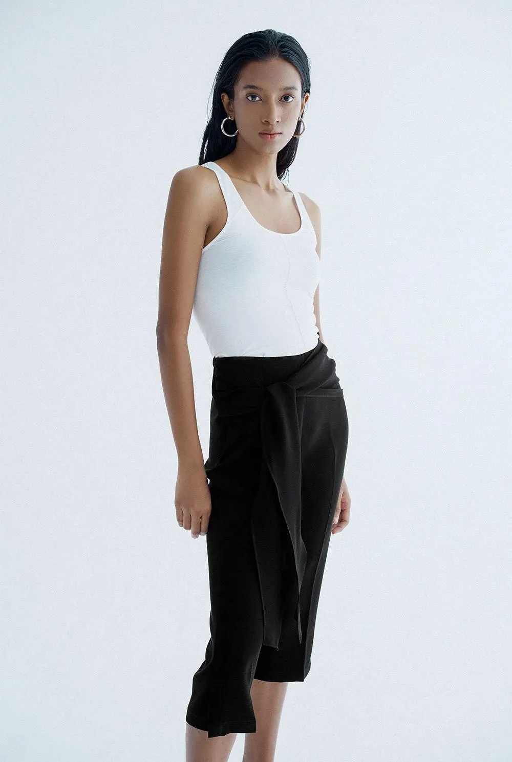 Eloise Straight Knotted Crepe Calf Length Shorts