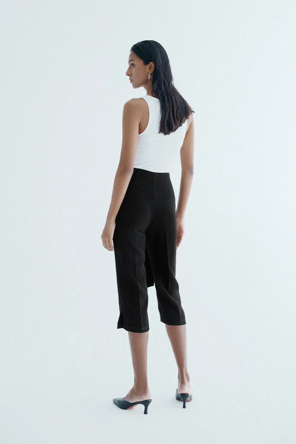 Eloise Straight Knotted Crepe Calf Length Shorts