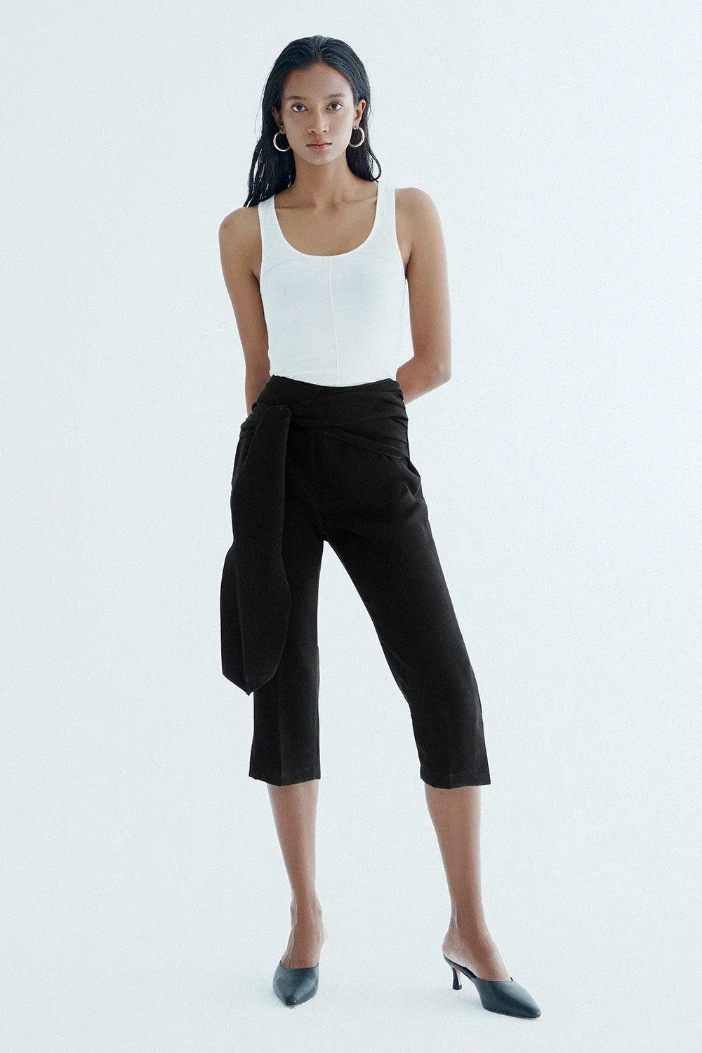 Eloise Straight Knotted Crepe Calf Length Shorts