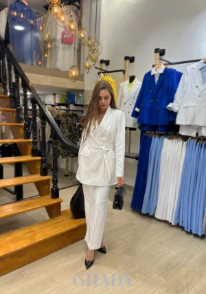 Ensemble veste à col châle et pantalon droit en blanc