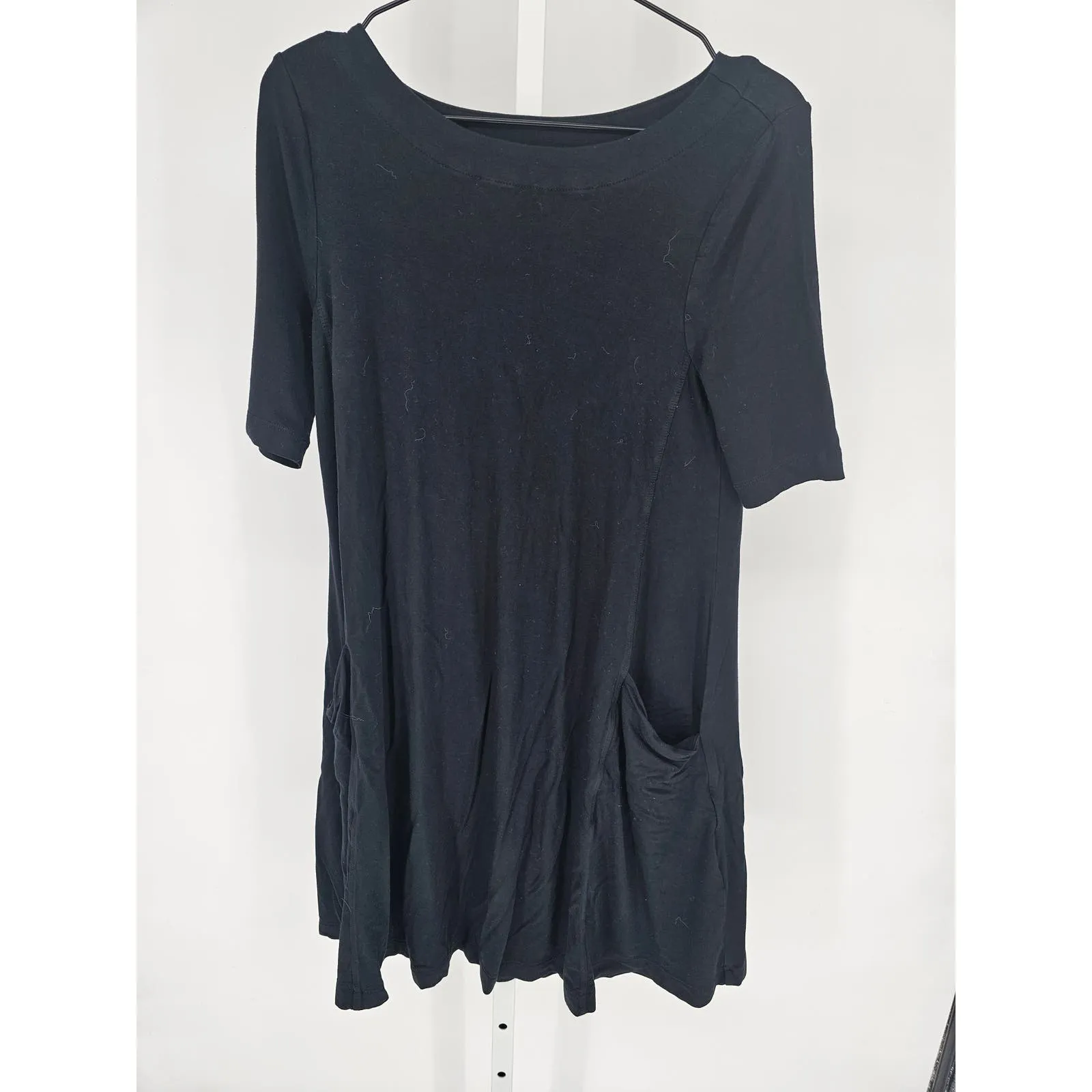 Jones & Co Women Sz S Short Sleeve Tunic Length Top Black w/ Pockets