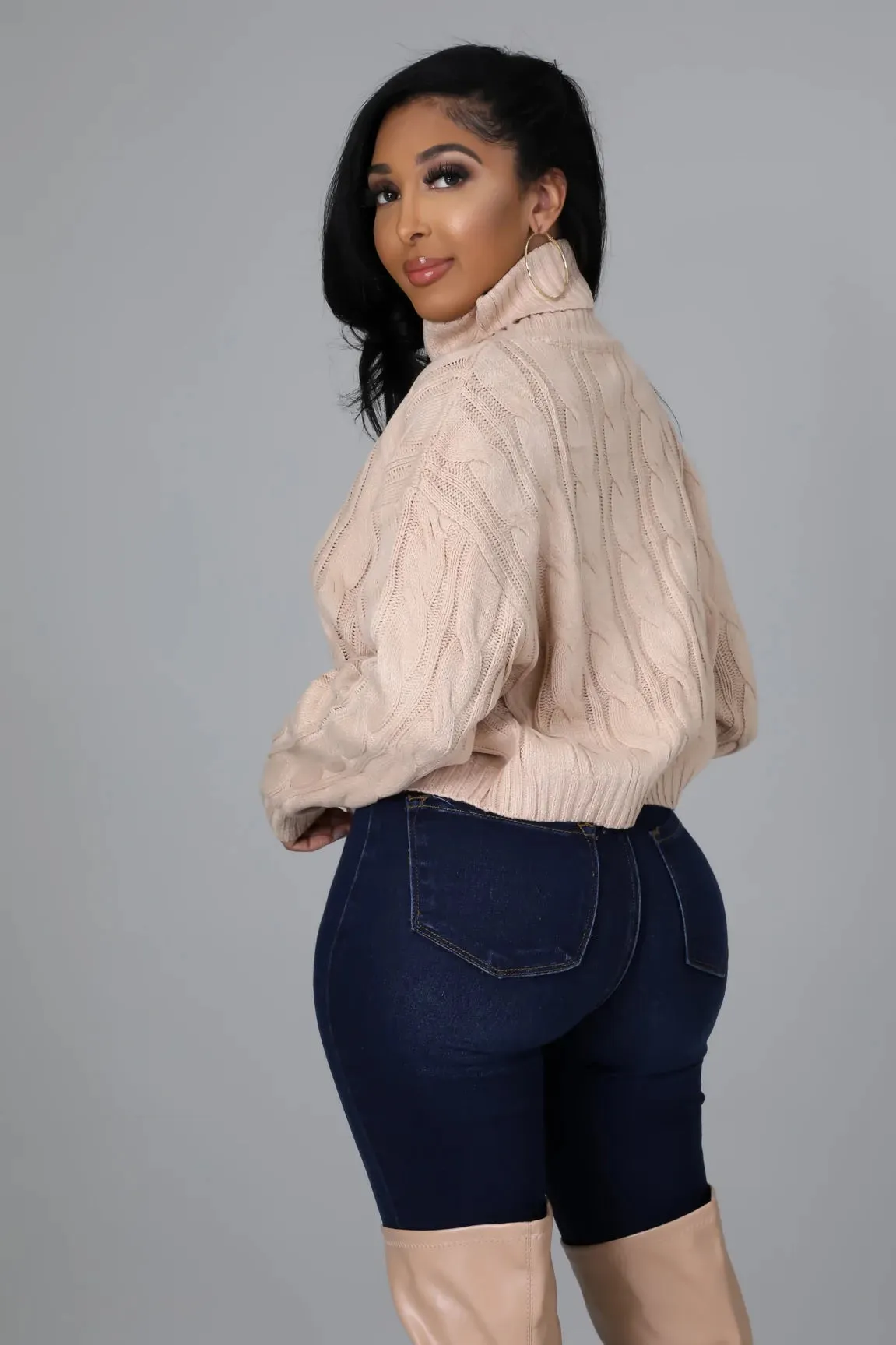 LOLA SWEATER
