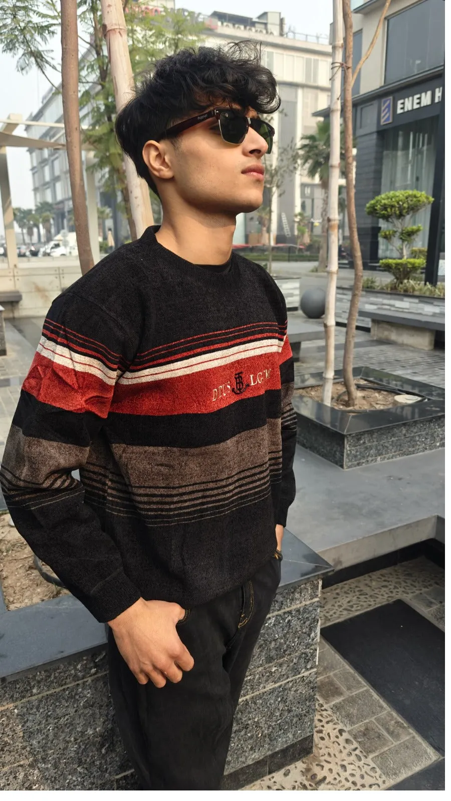 Mens imported maroon and black lining sweater