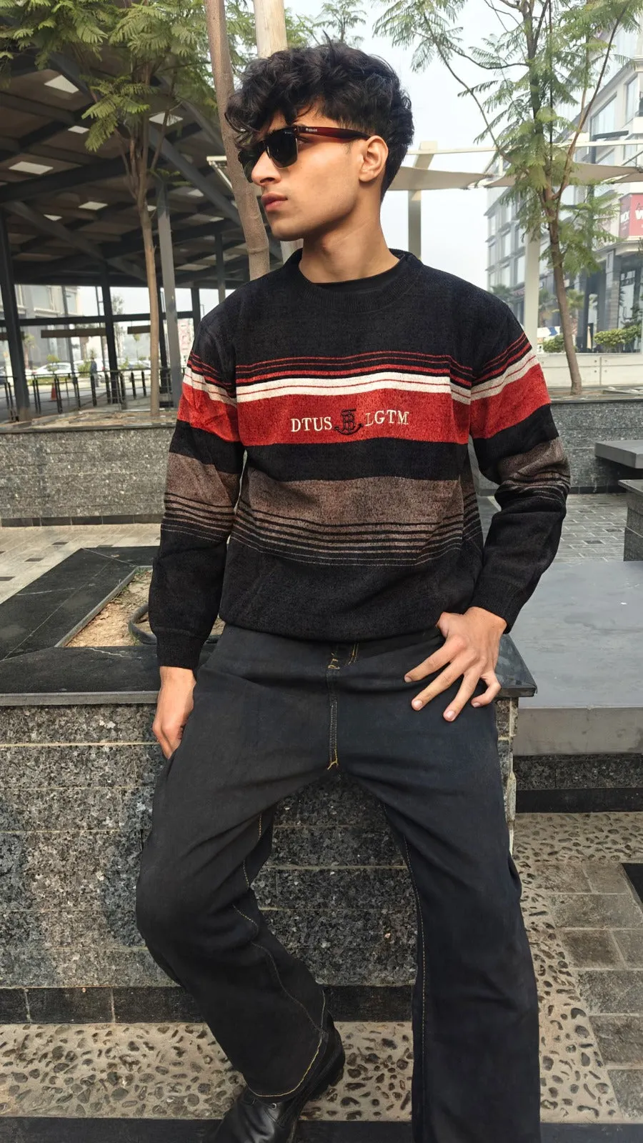Mens imported maroon and black lining sweater
