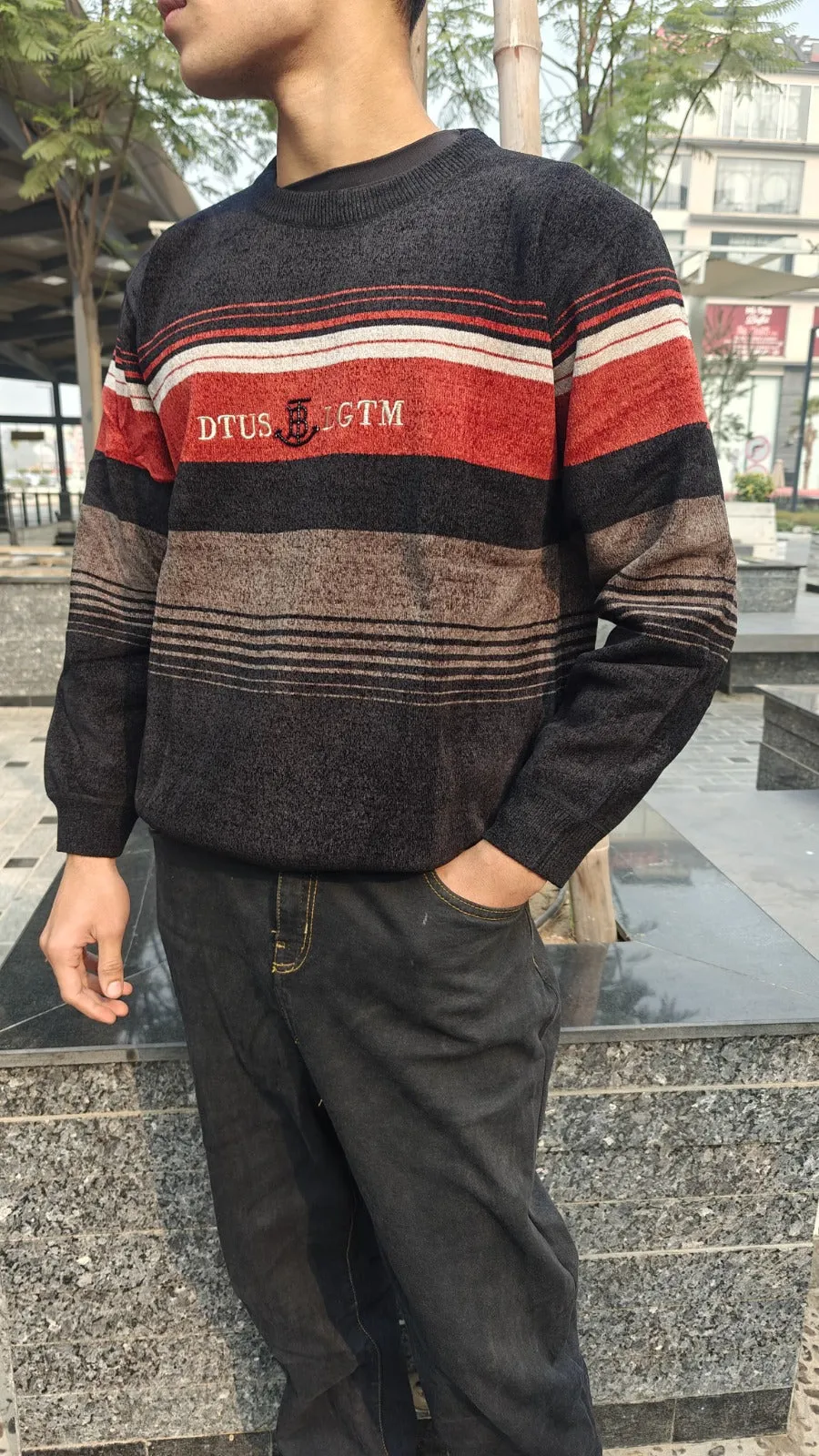 Mens imported maroon and black lining sweater