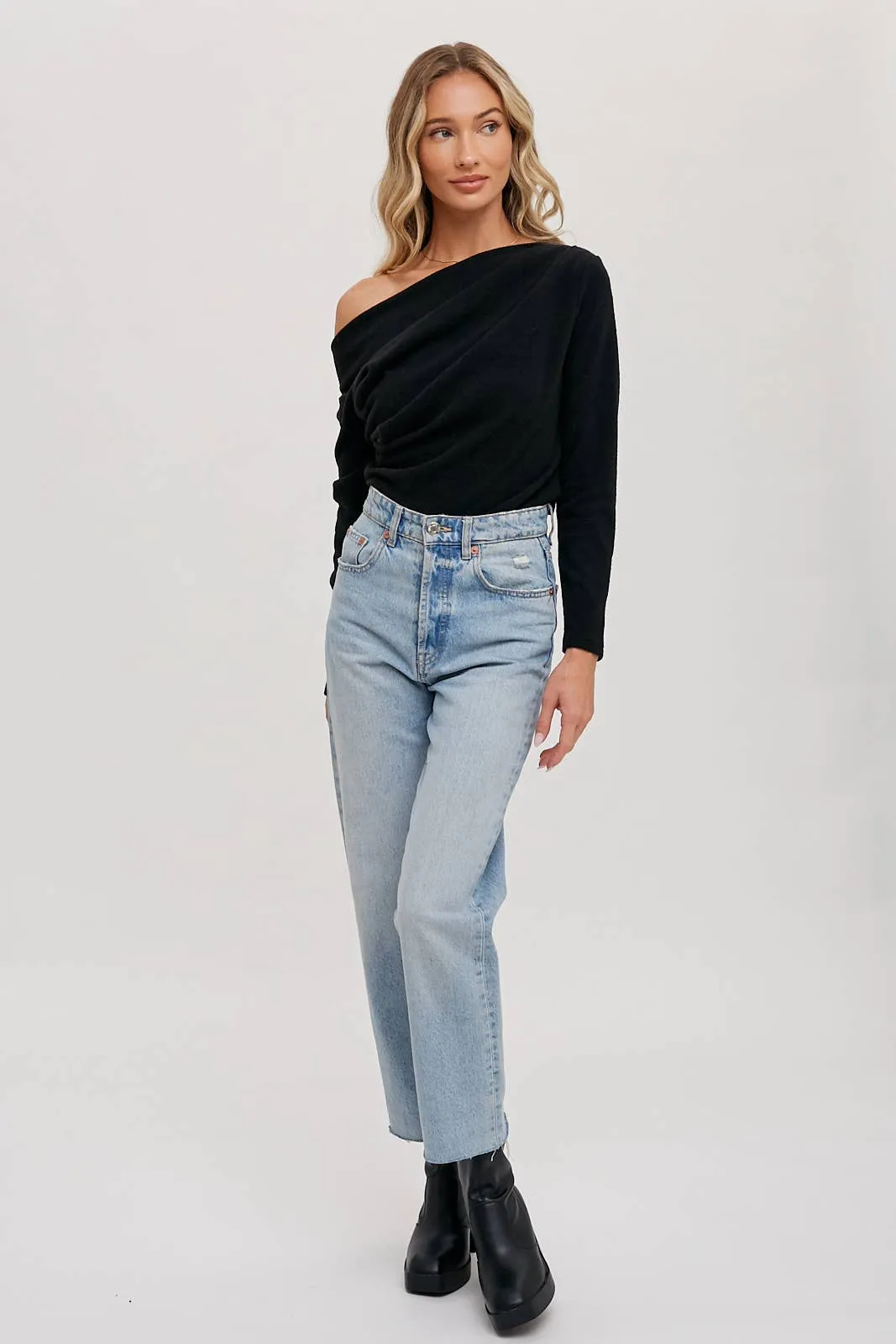 ONE OFF SHOULDER KNIT TOP: LATTE