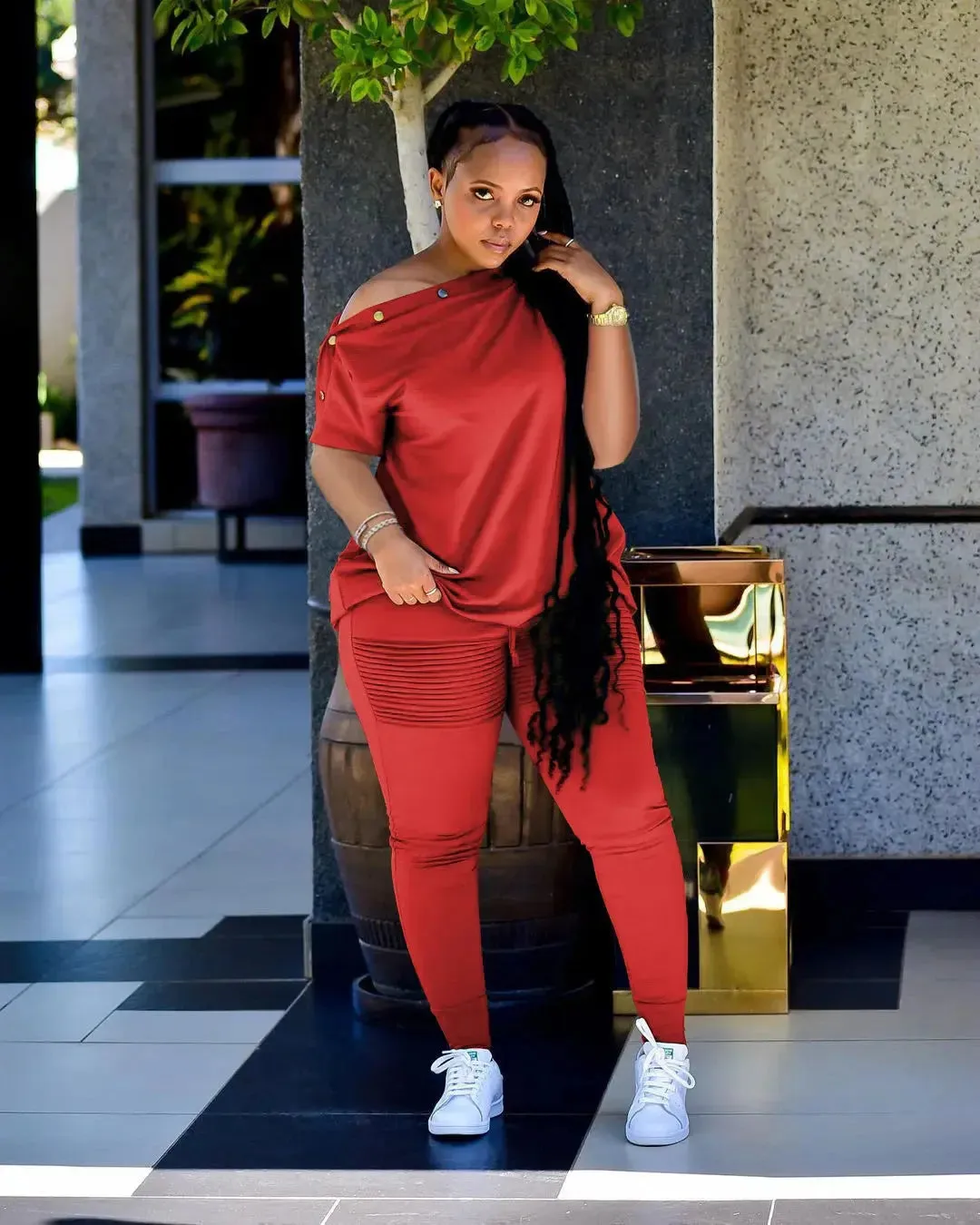 Plus Size Women's Casual Two-Piece Sweatsuit Set | Pleated Joggers & Loose Fit Top | S-4XL Fashion Tracksuit for Spring & Fall