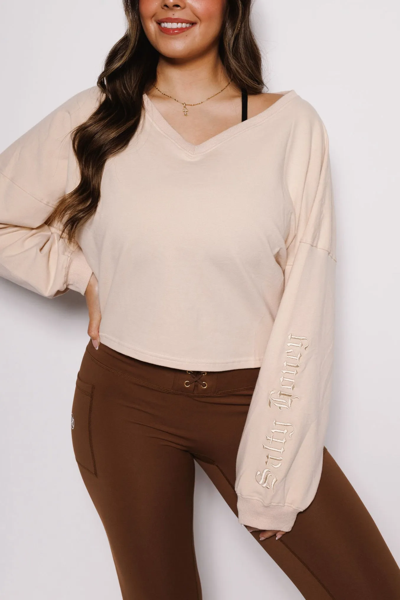 RETREAT V NECK SWEATER: CREAM