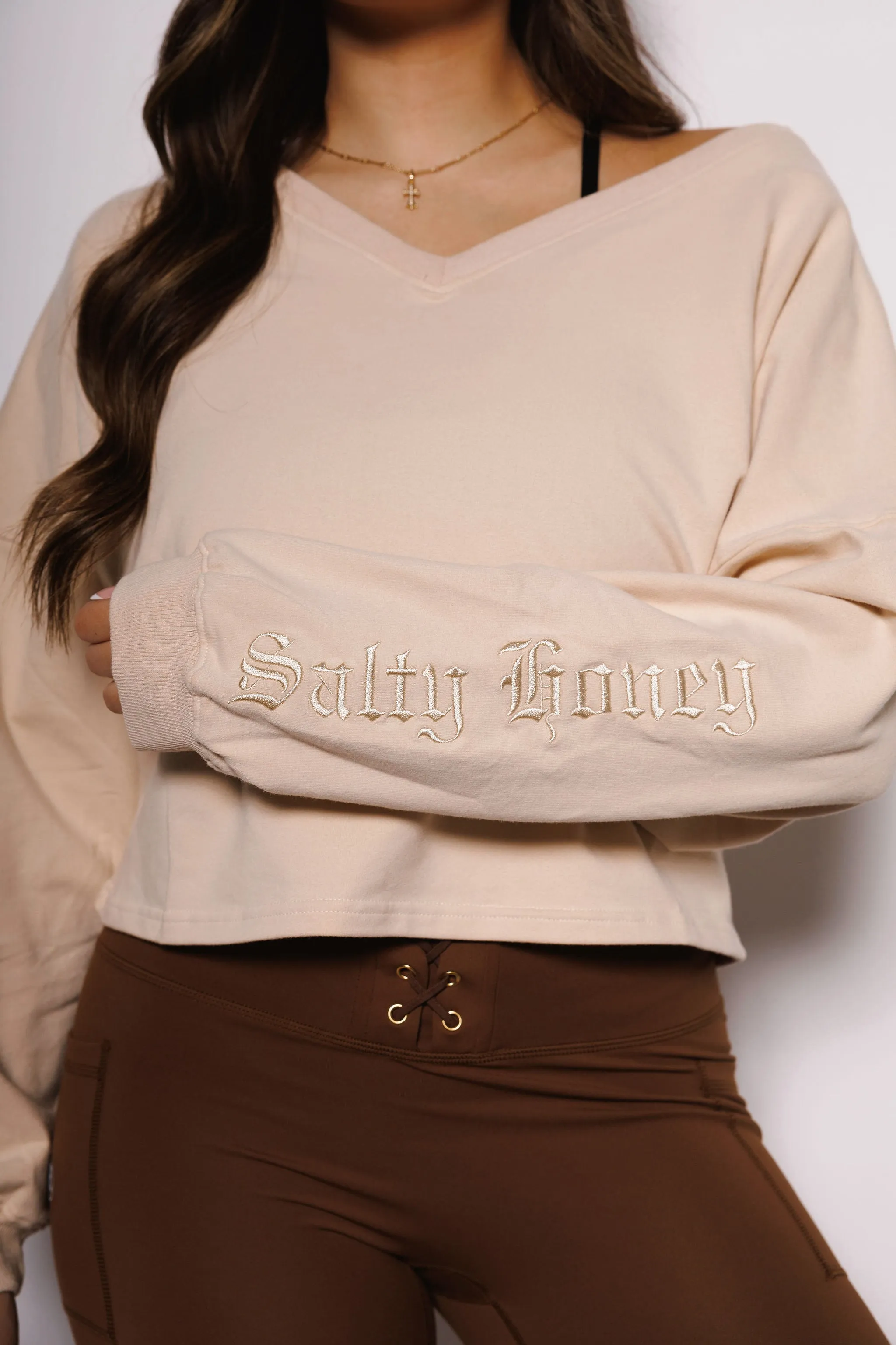 RETREAT V NECK SWEATER: CREAM