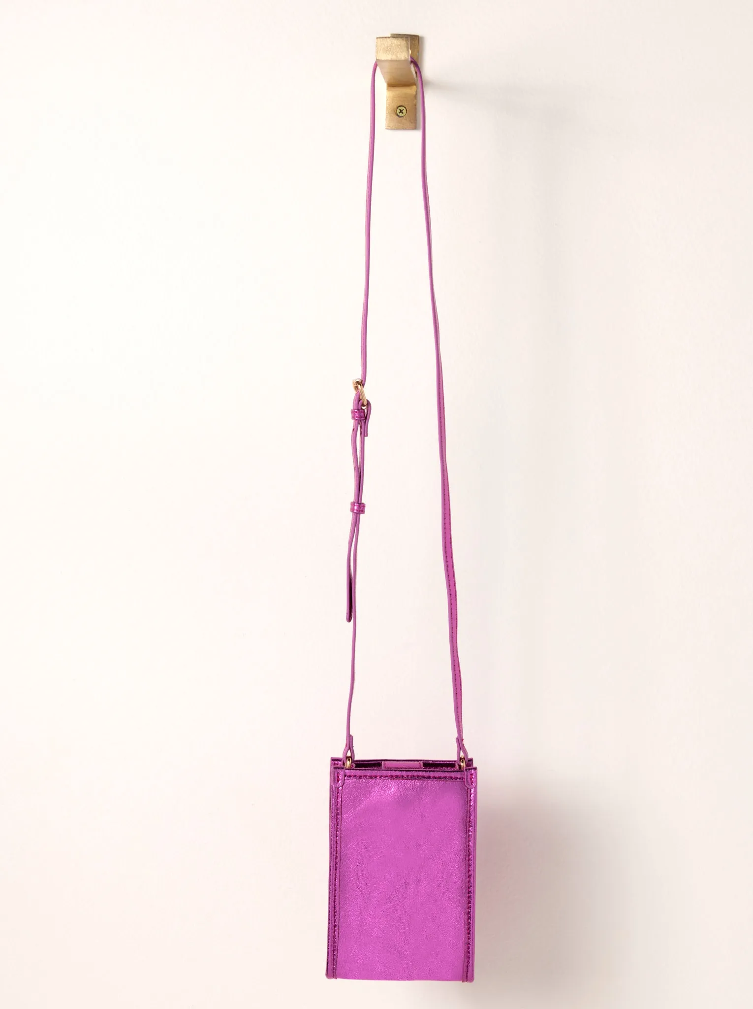 Shiraleah Skyler Phone Holder, Magenta