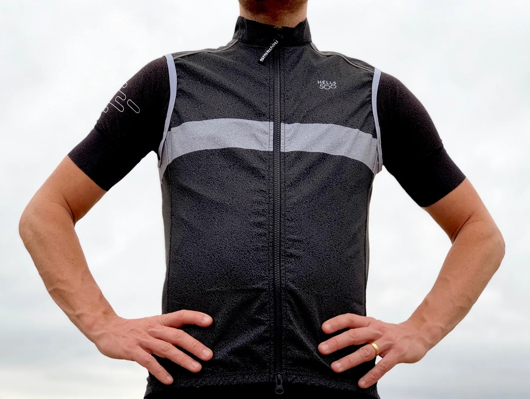 THE GREY STRIPE GILET BLACK