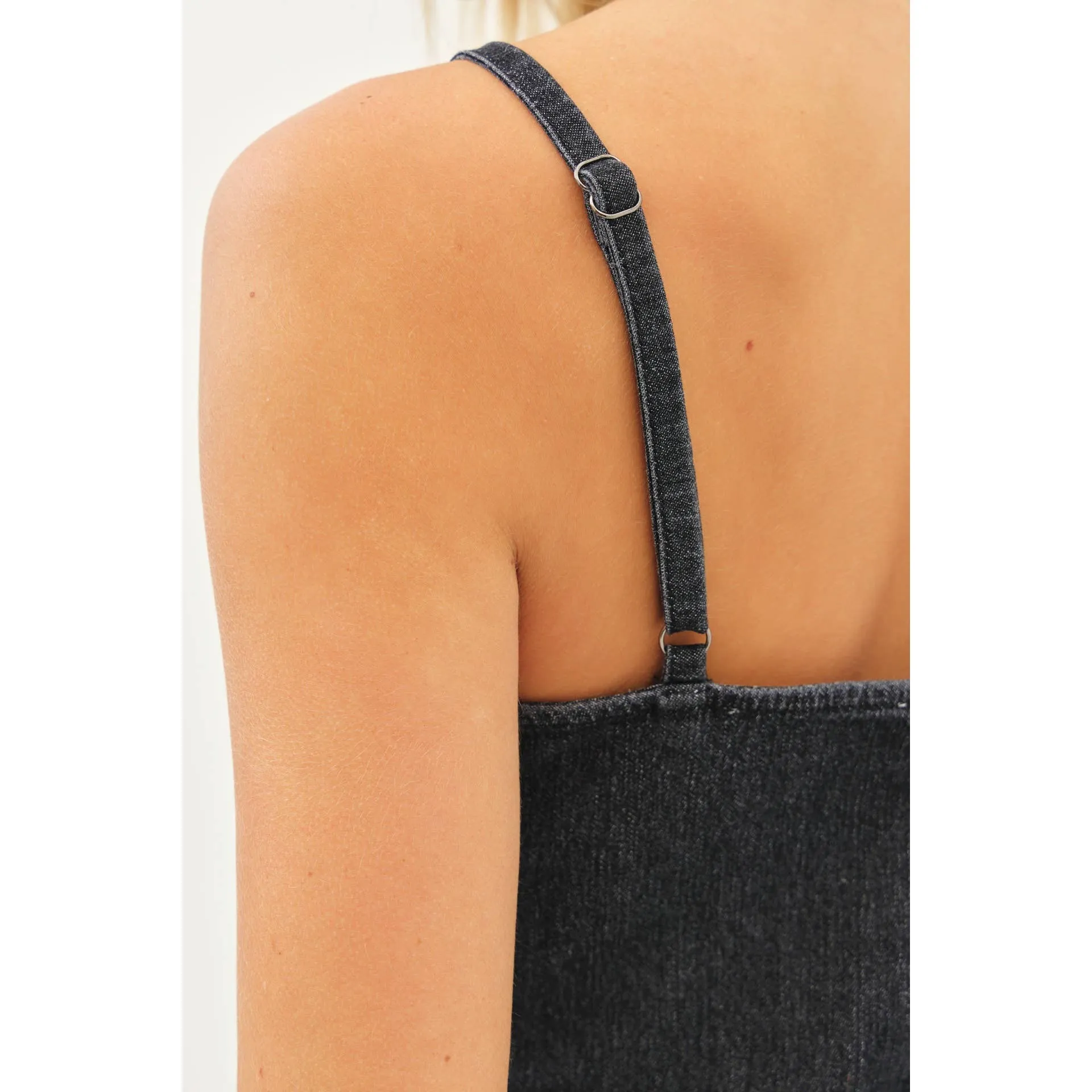 WESTERN WASHED DENIM FITTED DRESS WITH FRONT SLIT AND LACE: WASHED DENIM