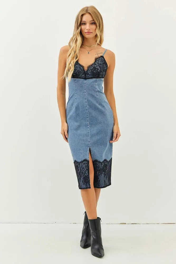 WESTERN WASHED DENIM FITTED DRESS WITH FRONT SLIT AND LACE: WASHED DENIM