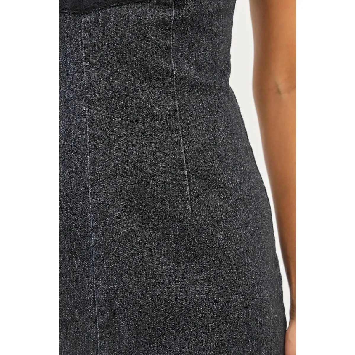 WESTERN WASHED DENIM FITTED DRESS WITH FRONT SLIT AND LACE: WASHED DENIM